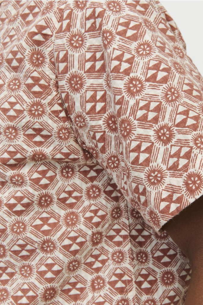 JORLUKE SEERSUCKER RESORT SHIRT SS 12255206 MAPLE SYRUP